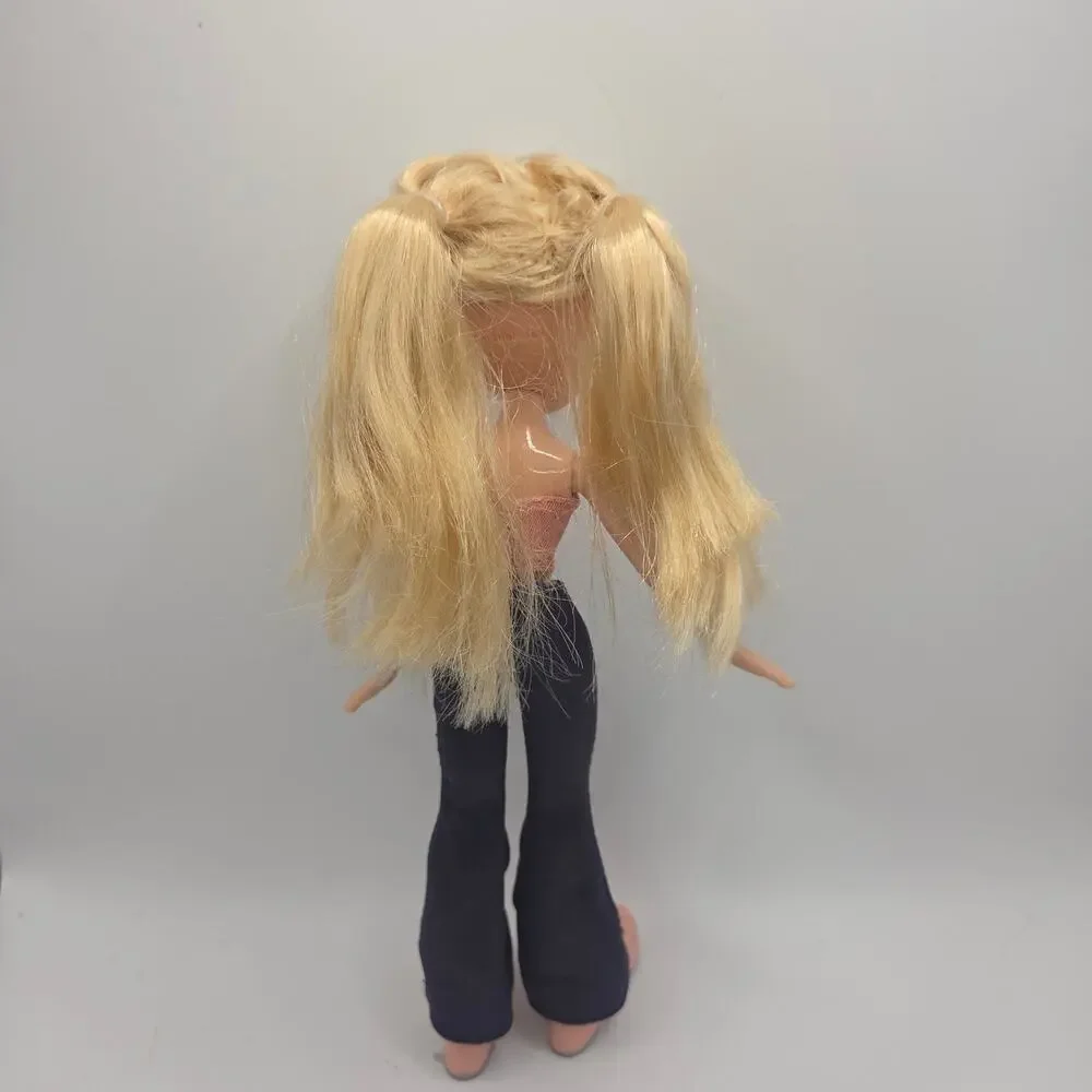 Vintage 2002 Bratz Flaunt It Cloe Doll with Original Clothes Shoes + Bag